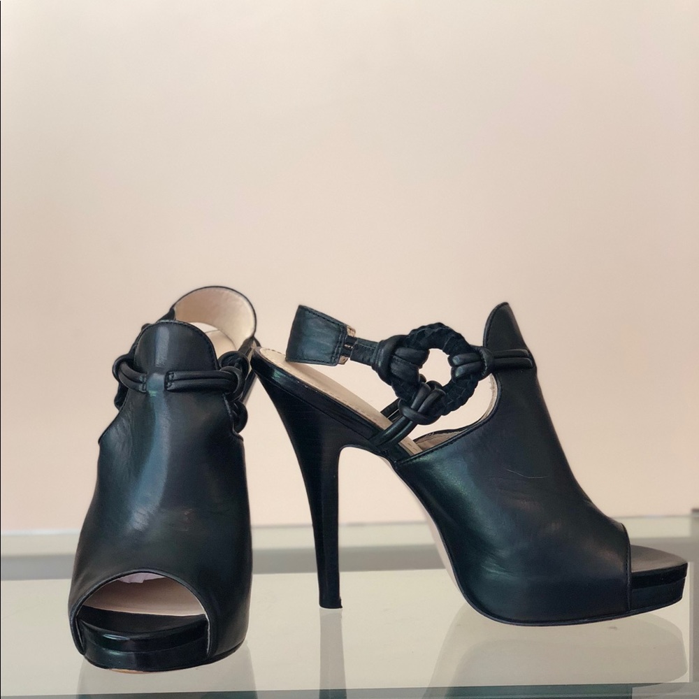 Calvin Klein black leather pump